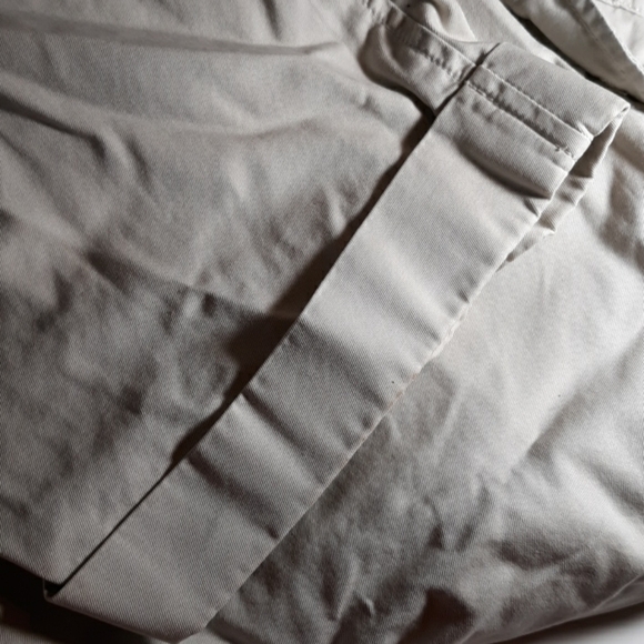 Banana Republic chicos khakis 36L - Picture 4 of 4